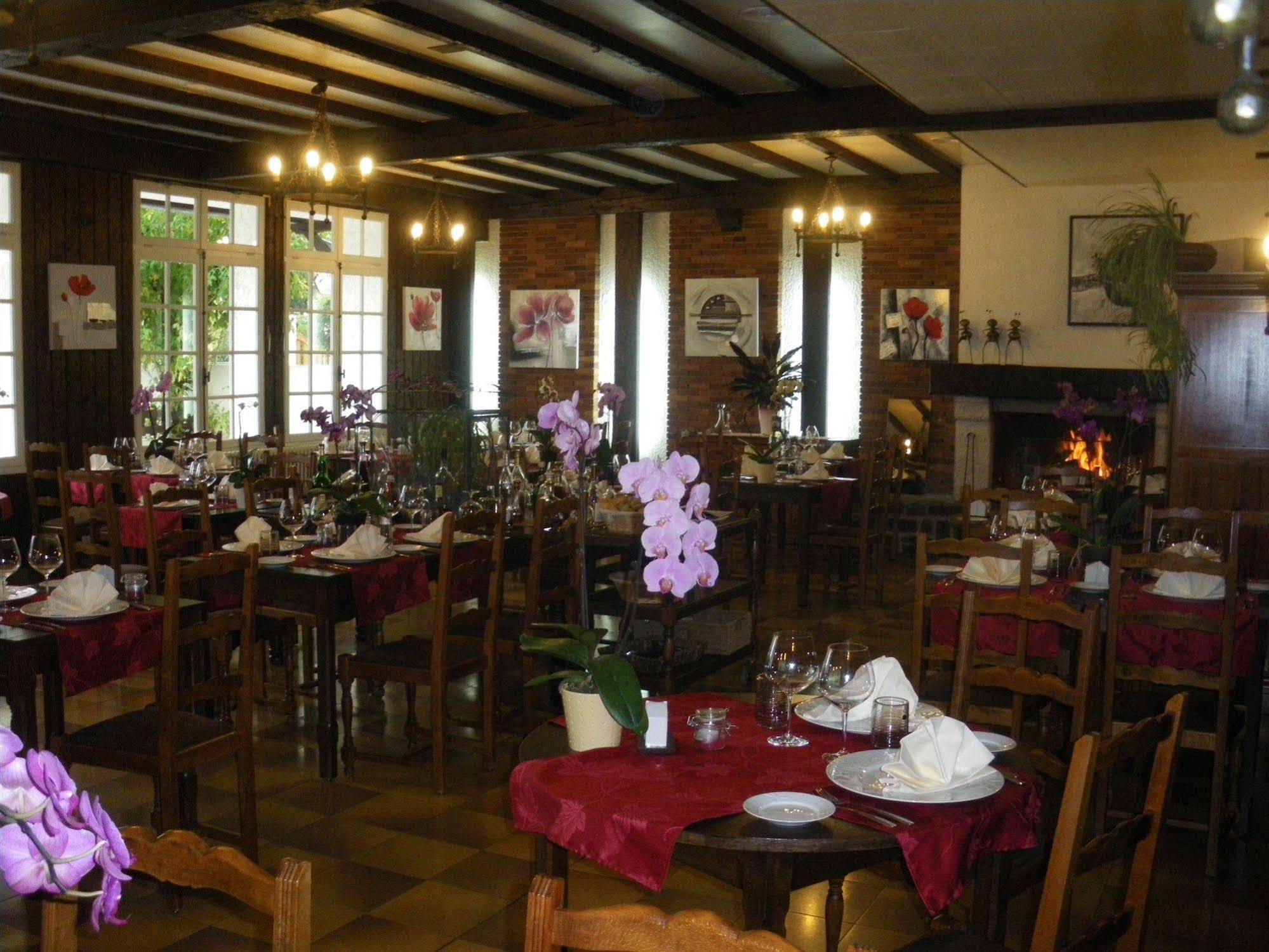 Hotel Du Commerce Chez Stephane Roumazières 외부 사진